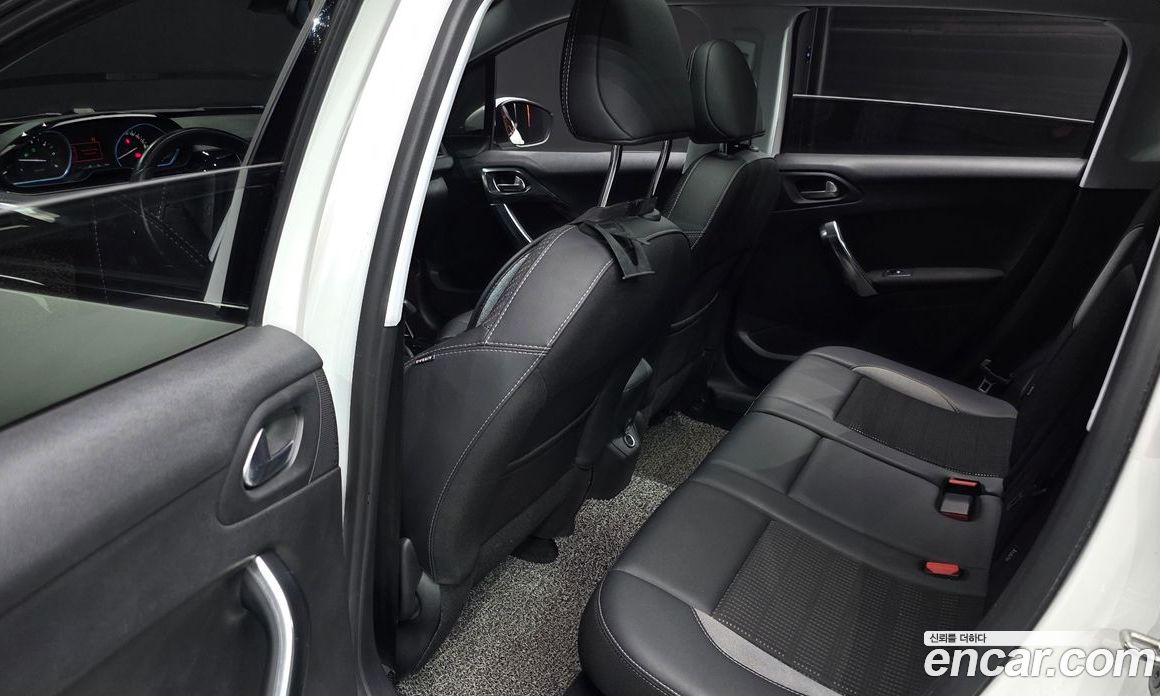 Peugeot 2008 1st Gen фото 12