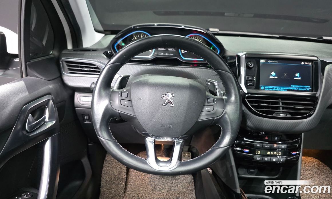 Peugeot 2008 1st Gen фото 13