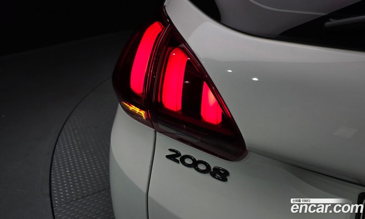 Peugeot 2008 1st Gen фото 23
