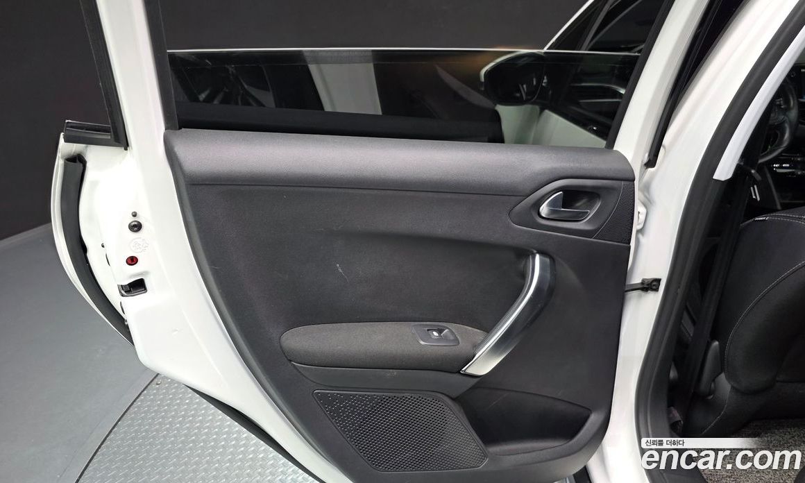 Peugeot 2008 1st Gen фото 25