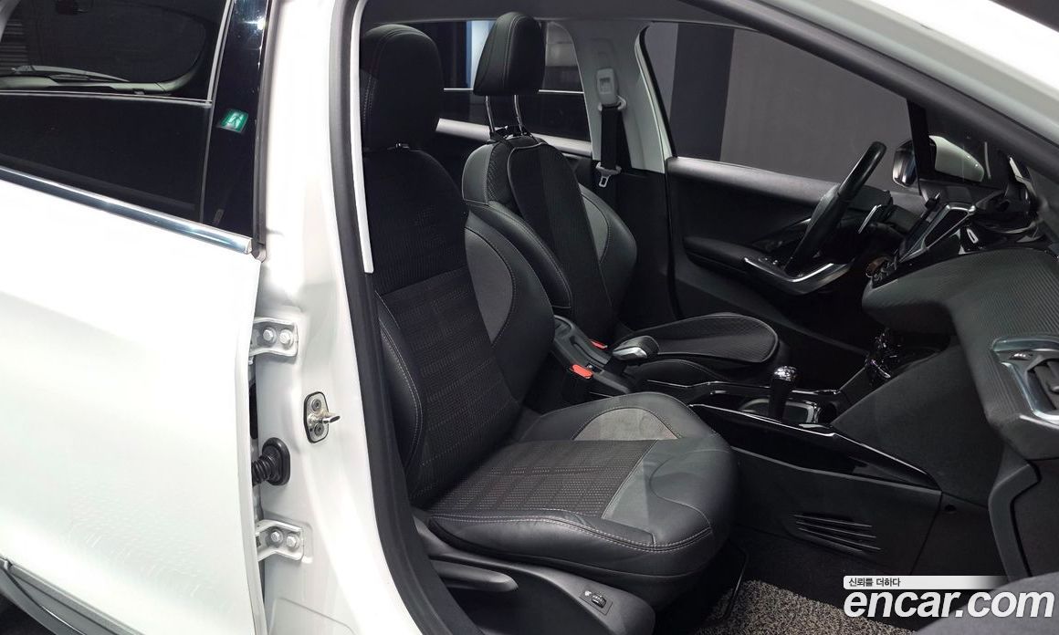 Peugeot 2008 1st Gen фото 26