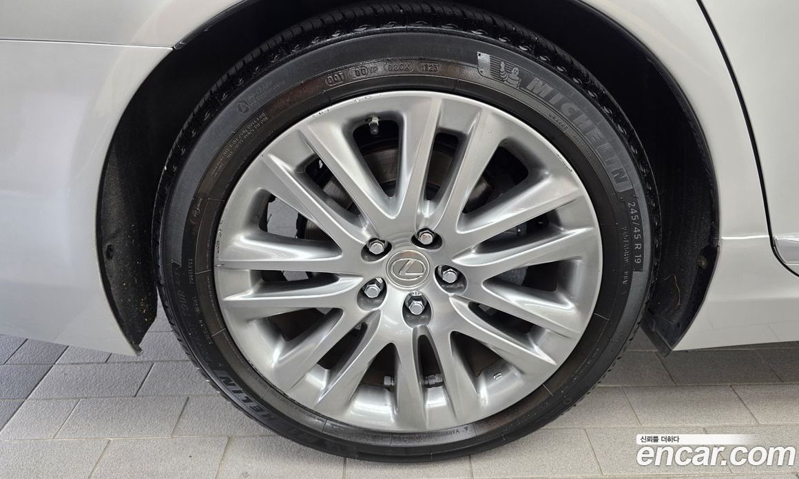Lexus LS460L фото 5