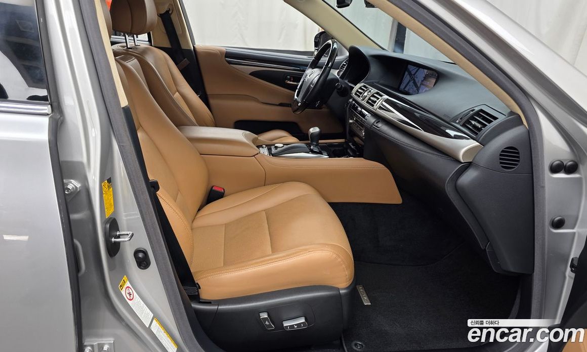 Lexus LS460L фото 11