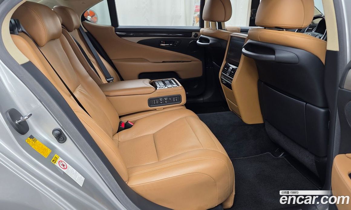 Lexus LS460L фото 12