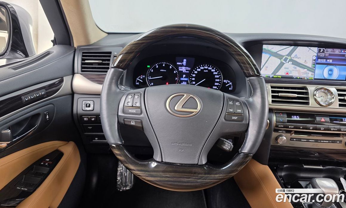 Lexus LS460L фото 13