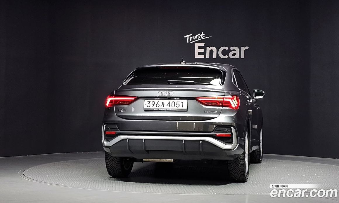 Audi Q3 (F3) фото 4