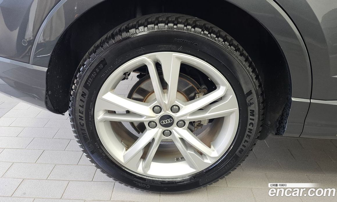 Audi Q3 (F3) фото 5