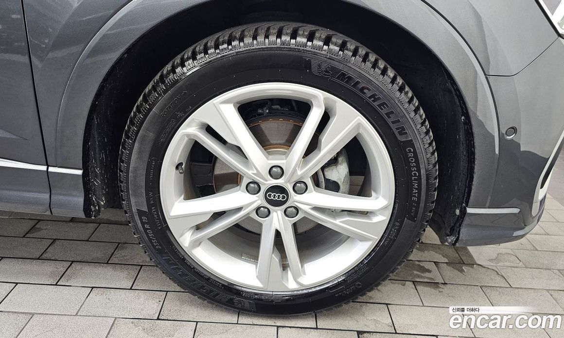 Audi Q3 (F3) фото 21