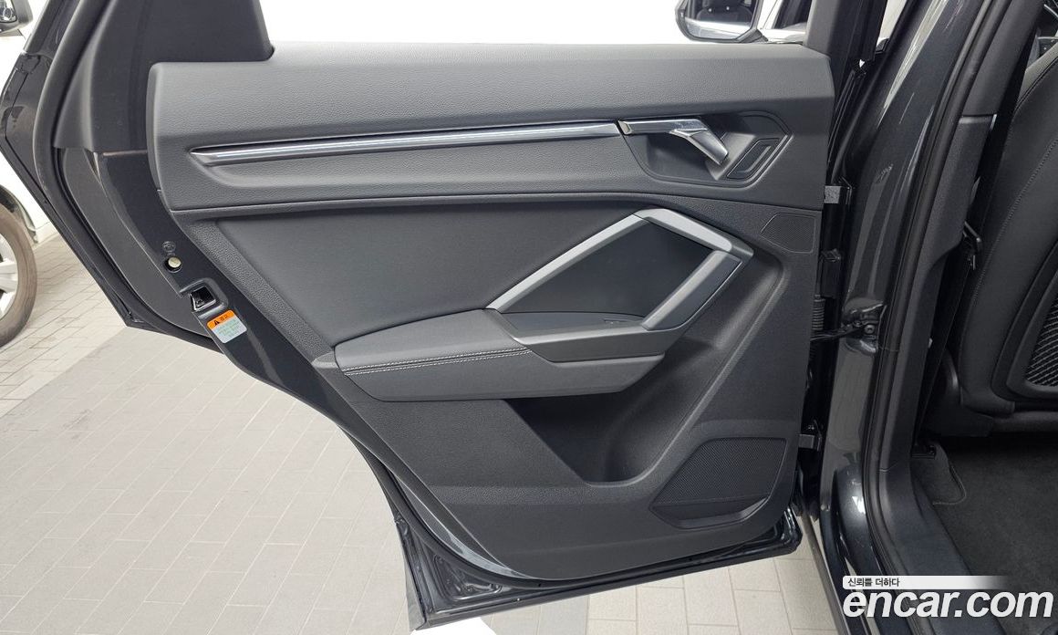 Audi Q3 (F3) фото 25
