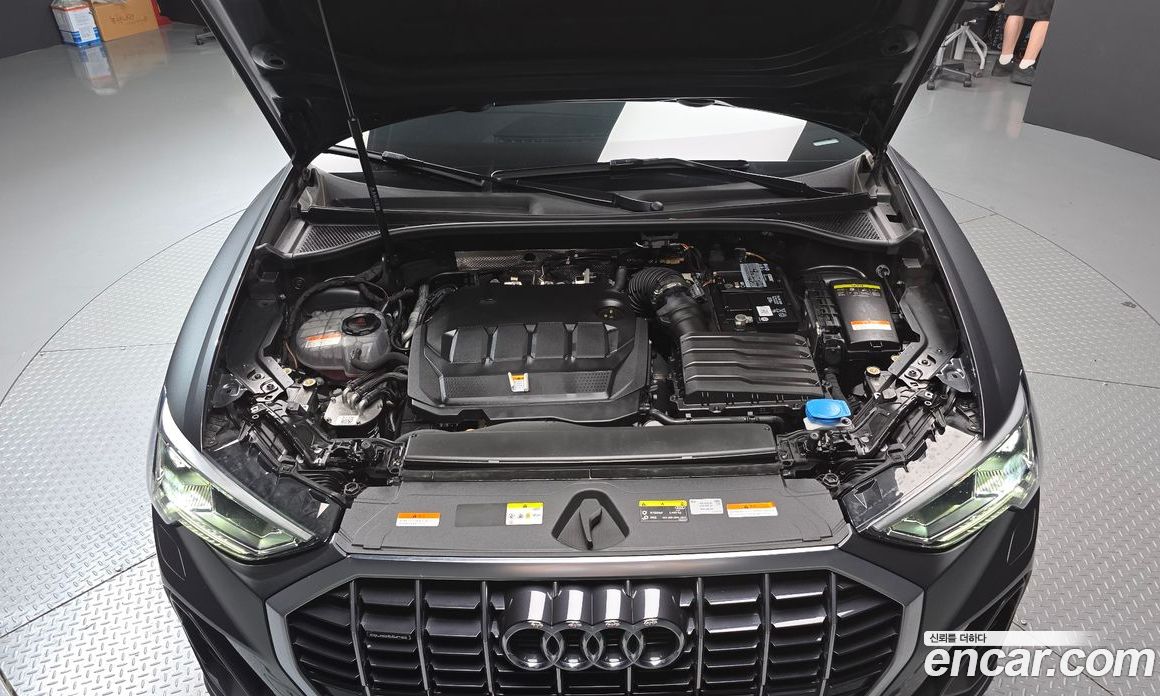 Audi Q3 (F3) фото 6