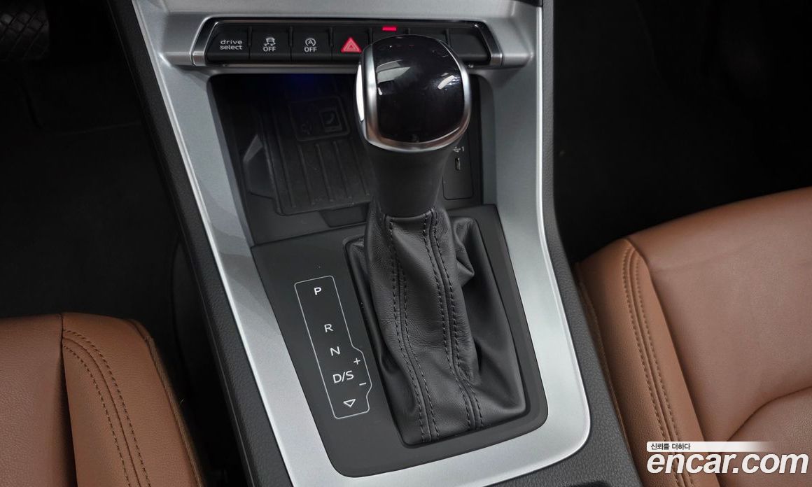 Audi Q3 (F3) фото 9