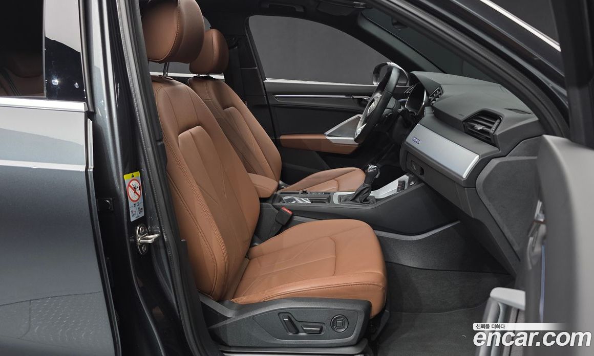 Audi Q3 (F3) фото 11