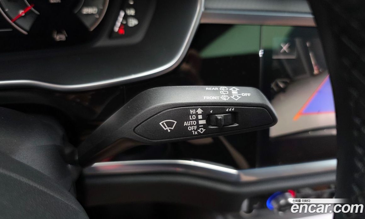 Audi Q3 (F3) фото 18