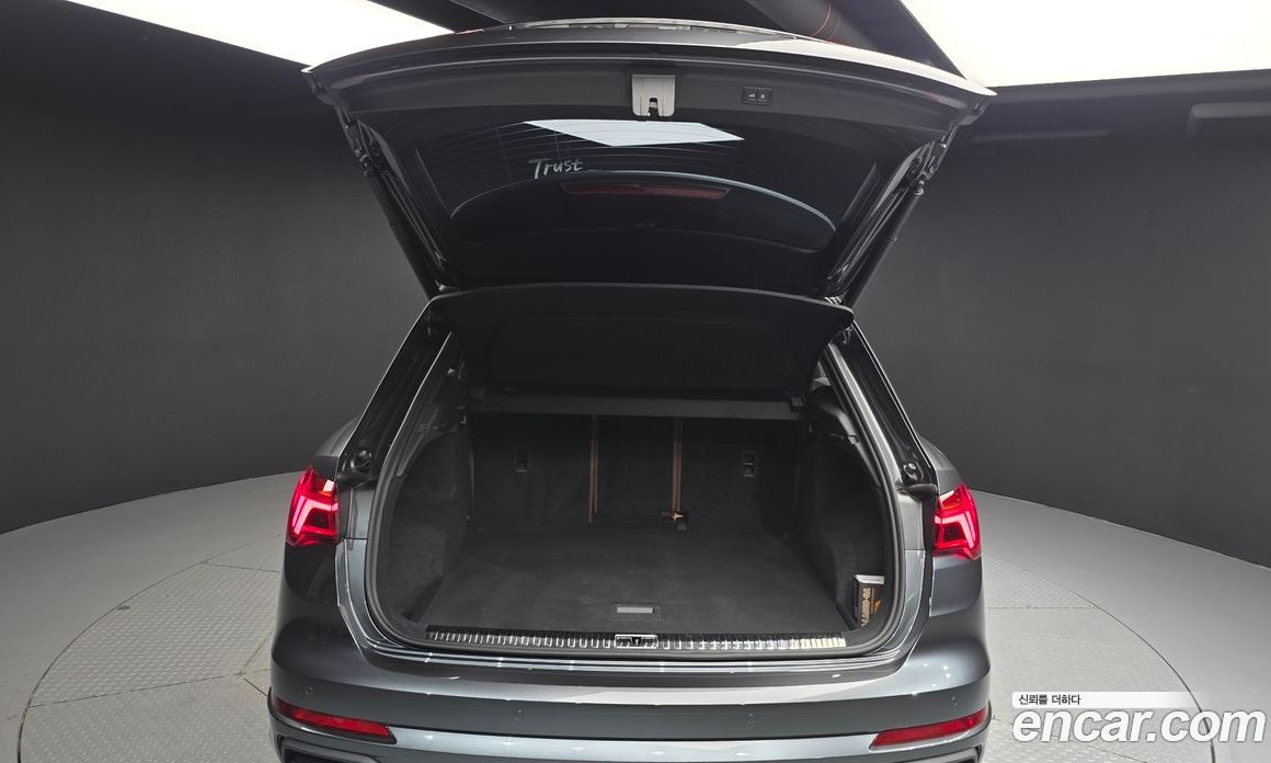 Audi Q3 (F3) фото 20