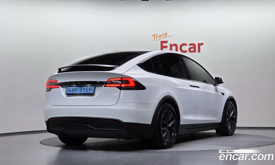 Tesla Model X фото 2