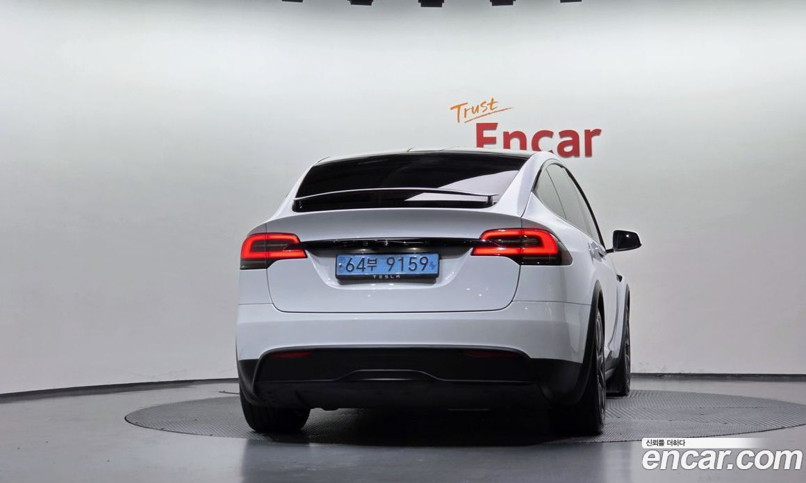 Tesla Model X фото 4