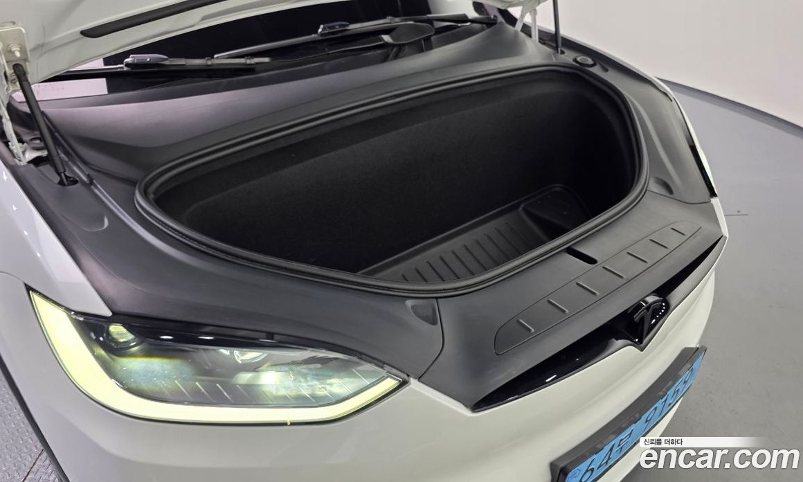 Tesla Model X фото 6