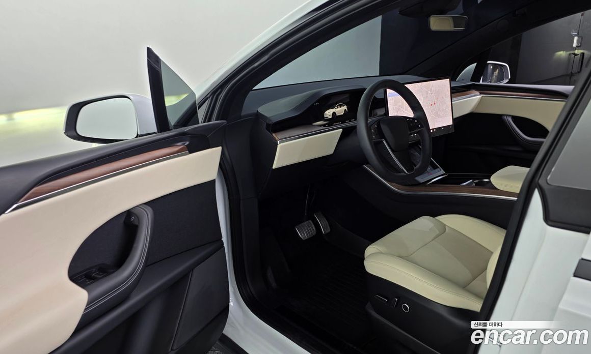 Tesla Model X фото 10