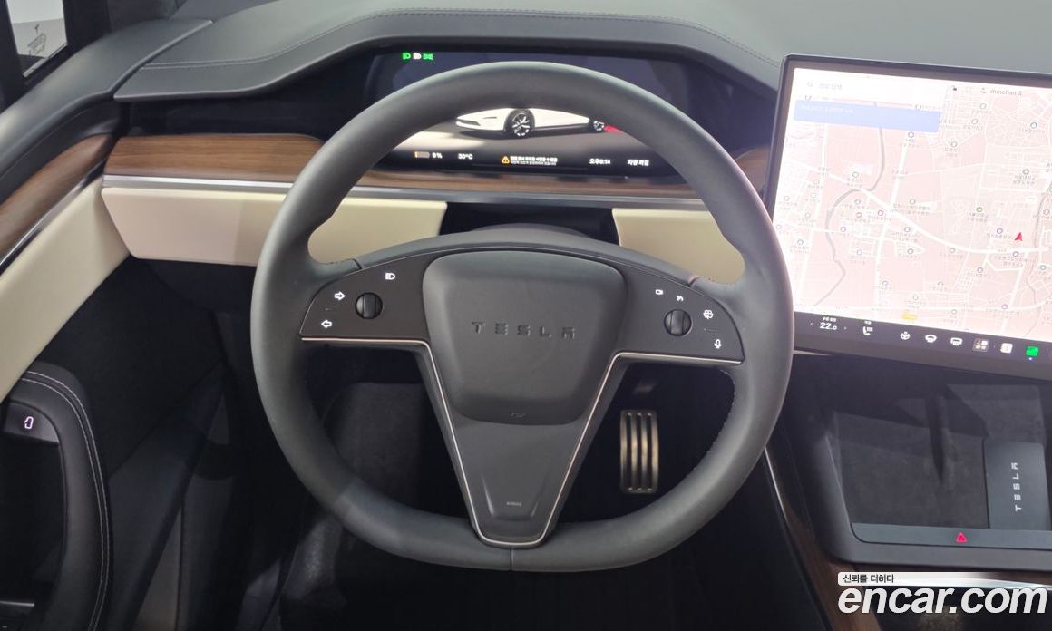 Tesla Model X фото 13