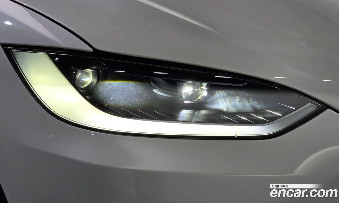 Tesla Model X фото 22