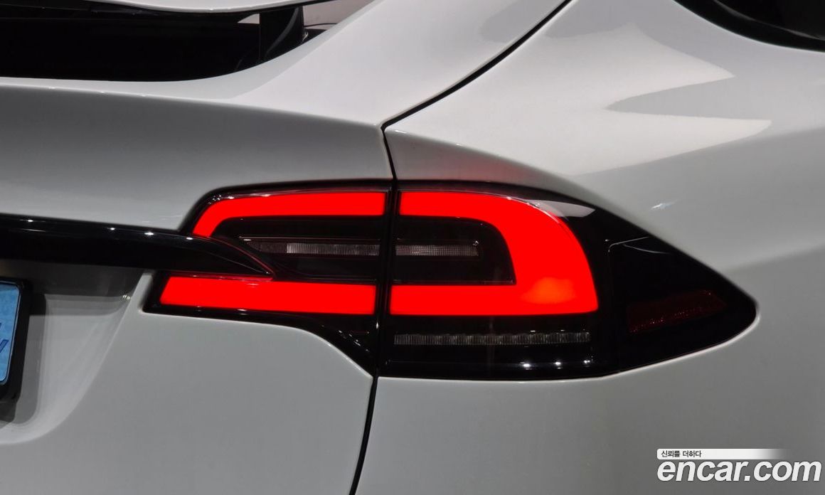 Tesla Model X фото 23