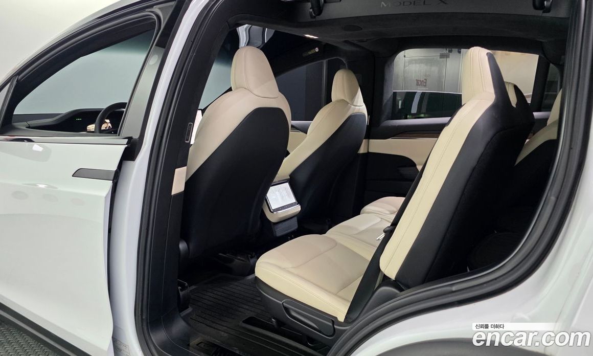 Tesla Model X фото 26
