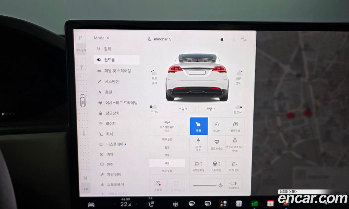 Tesla Model X фото 30