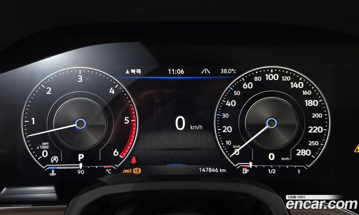 Volkswagen Touareg 3rd Gen фото 8