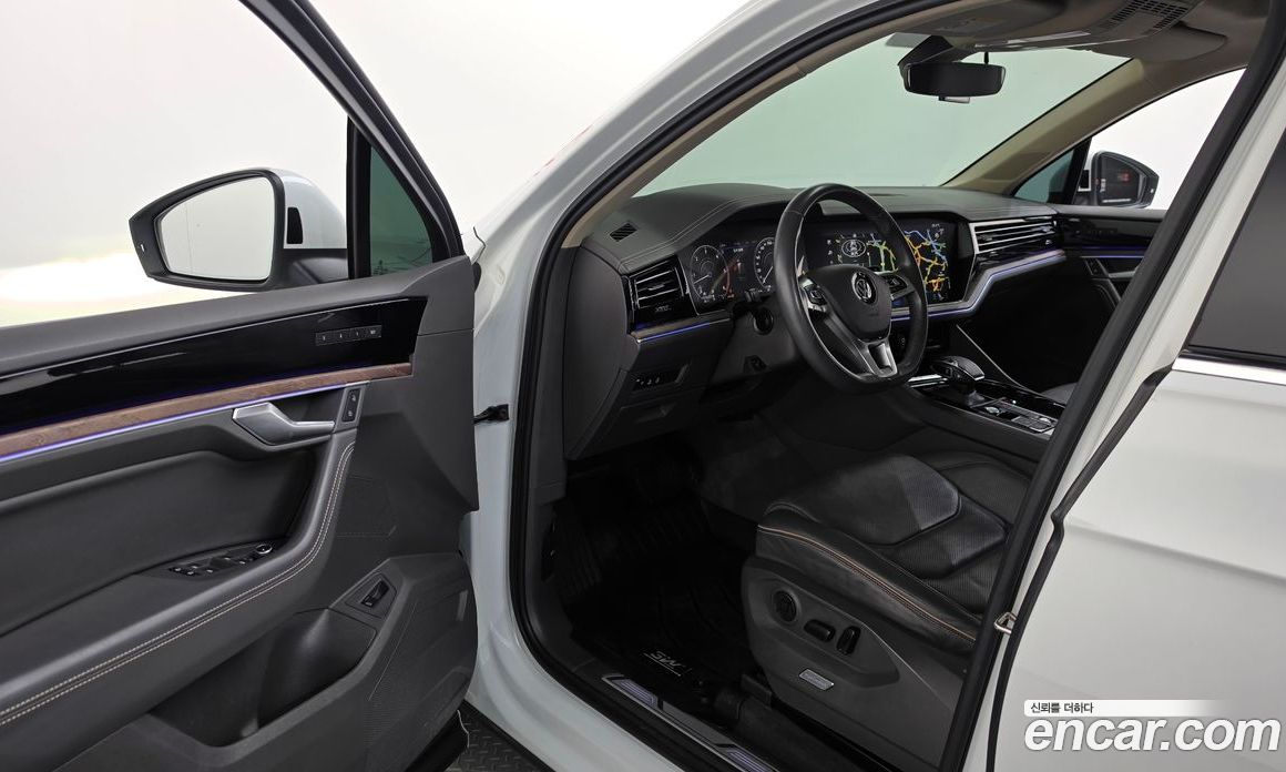 Volkswagen Touareg 3rd Gen фото 10