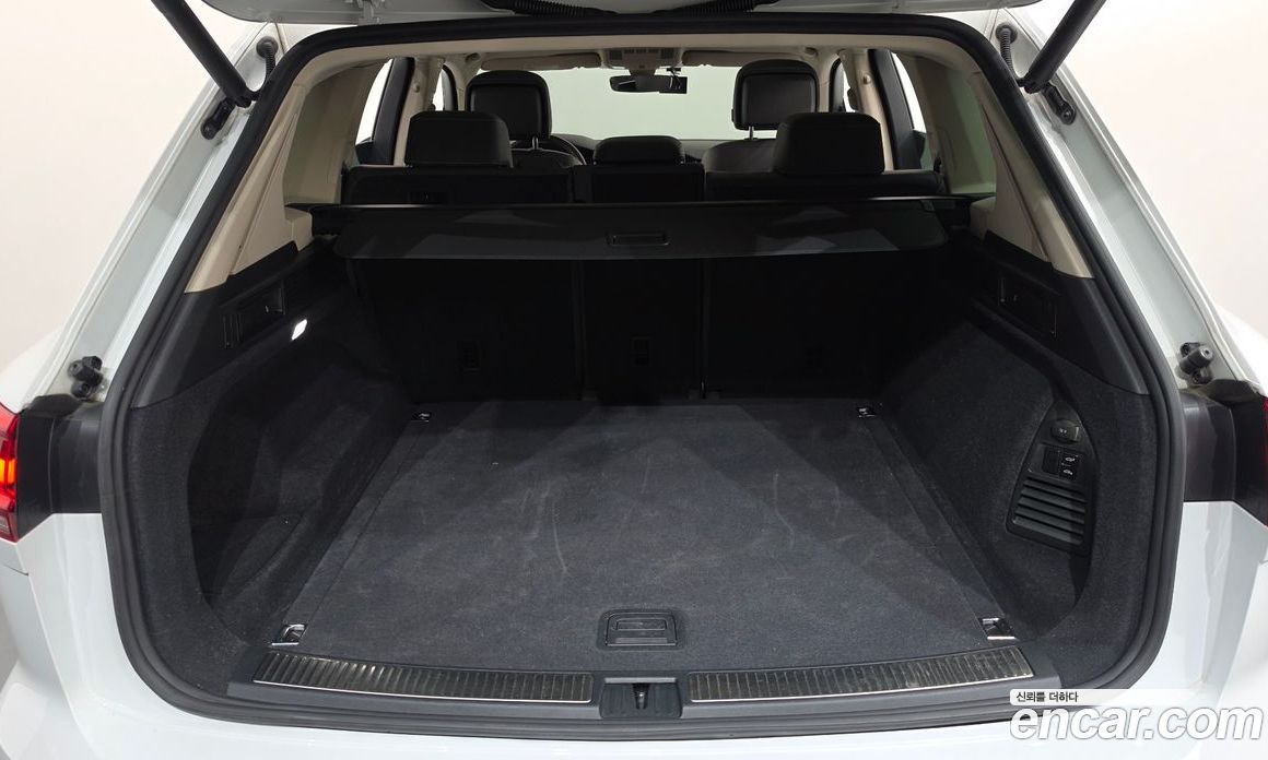 Volkswagen Touareg 3rd Gen фото 17