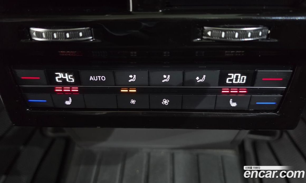 Volkswagen Touareg 3rd Gen фото 20