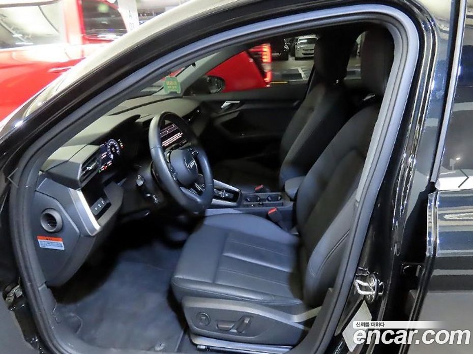 Audi A3 (8Y) фото 6