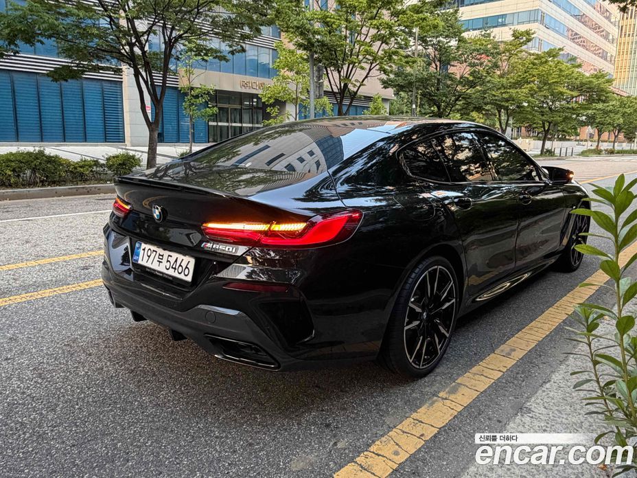BMW 8-Series (G15) фото 5