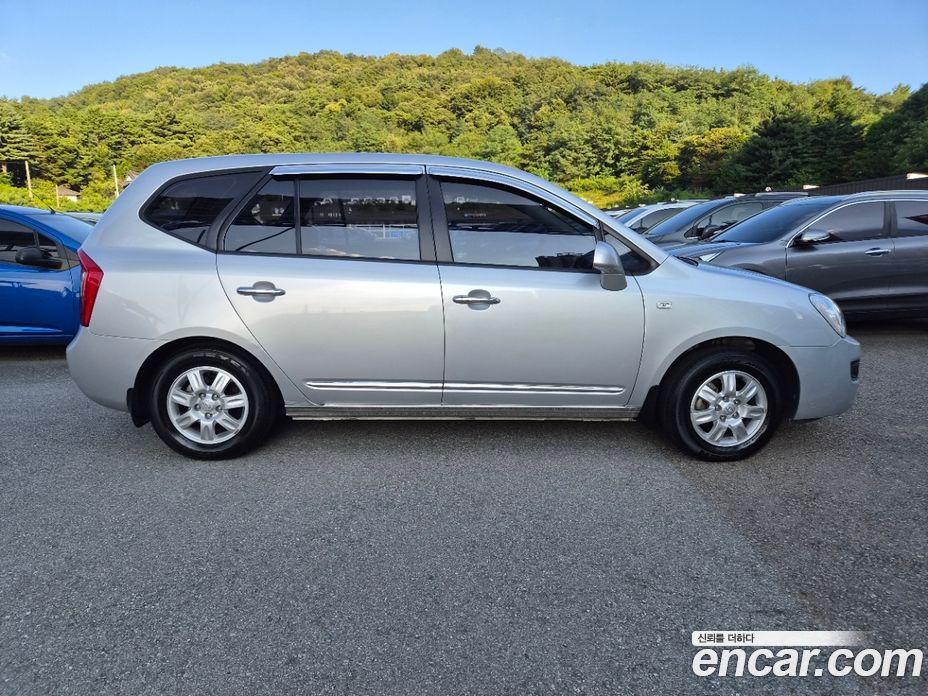 Kia Carens 2nd Gen фото 8