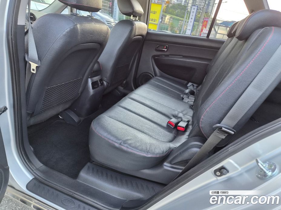 Kia Carens 2nd Gen фото 14