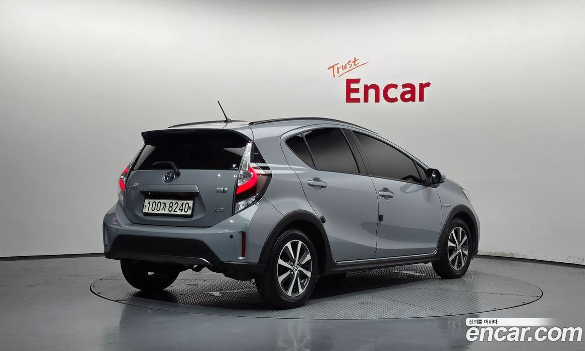 Toyota Prius C фото 2
