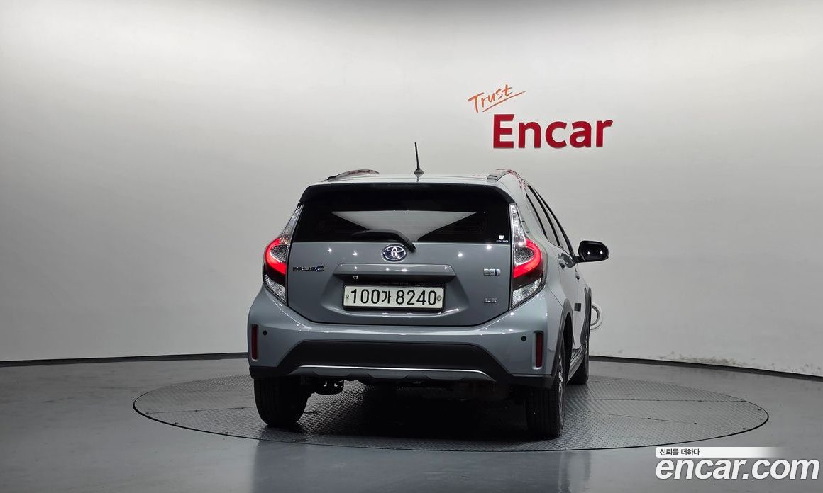 Toyota Prius C фото 4