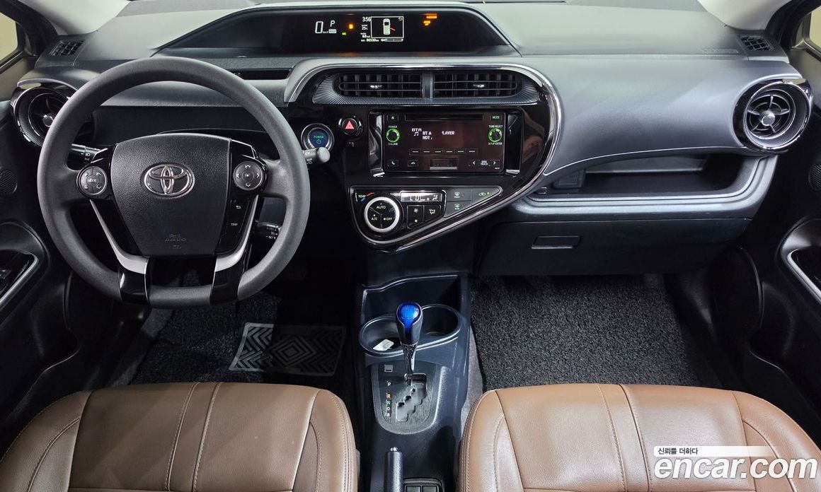 Toyota Prius C фото 7