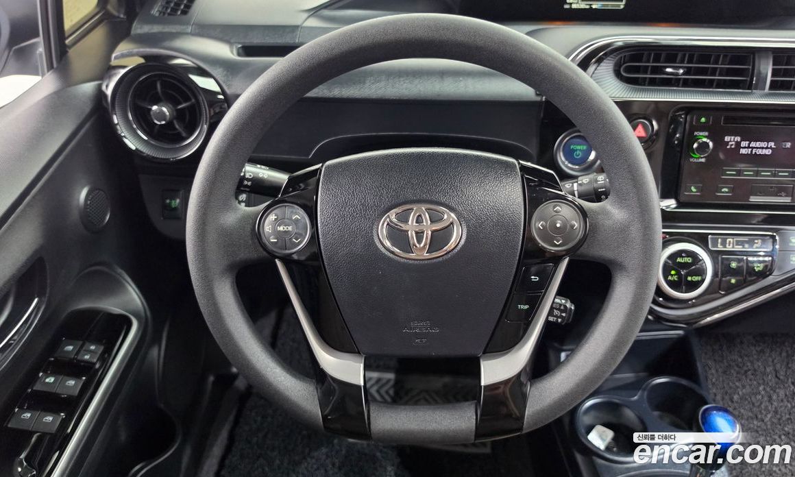 Toyota Prius C фото 13