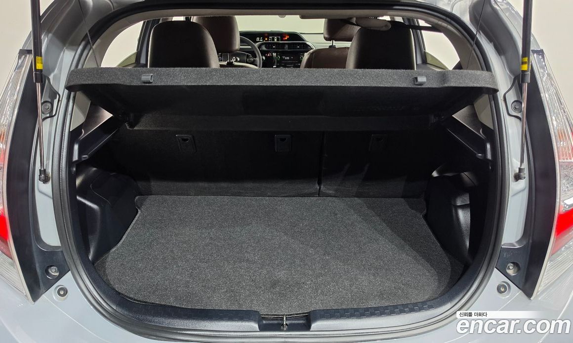 Toyota Prius C фото 17