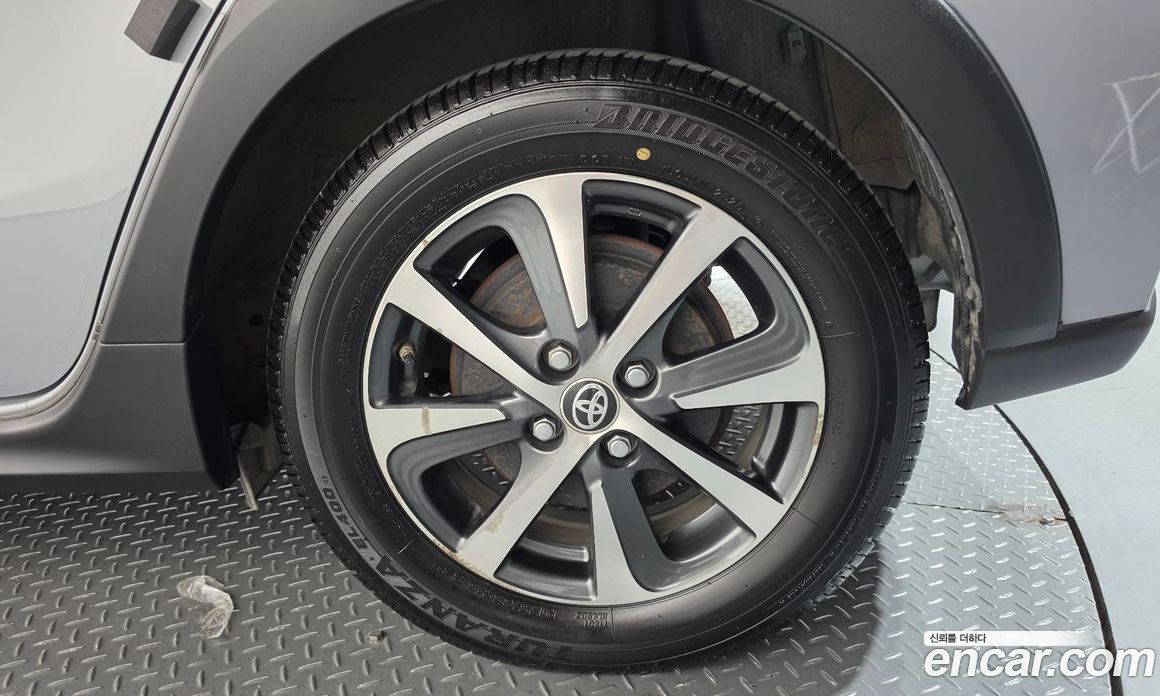 Toyota Prius C фото 21