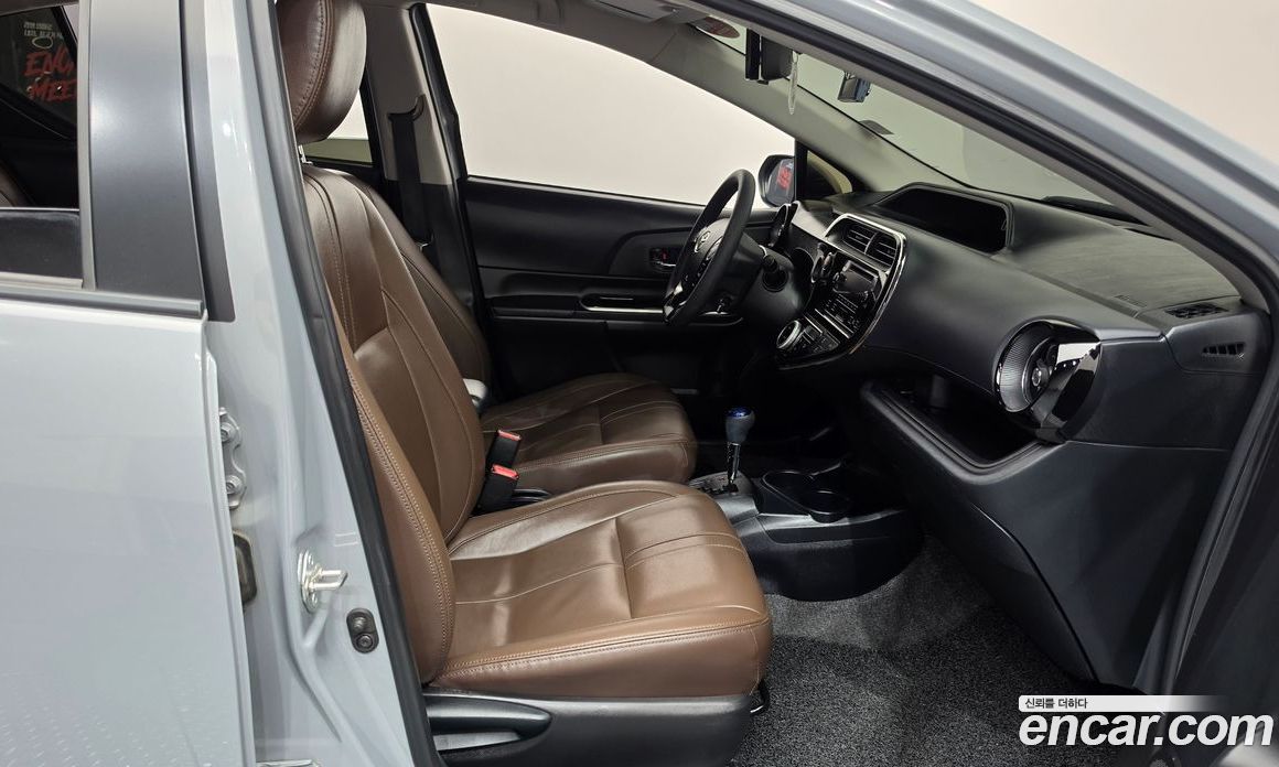 Toyota Prius C фото 26