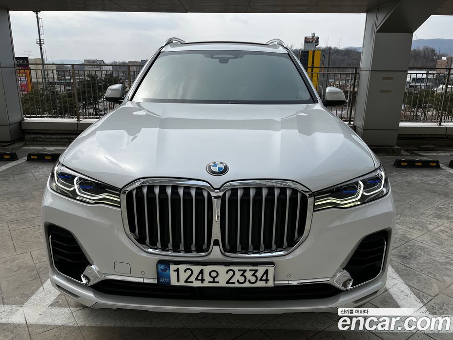 BMW X7 (G07) фото 2