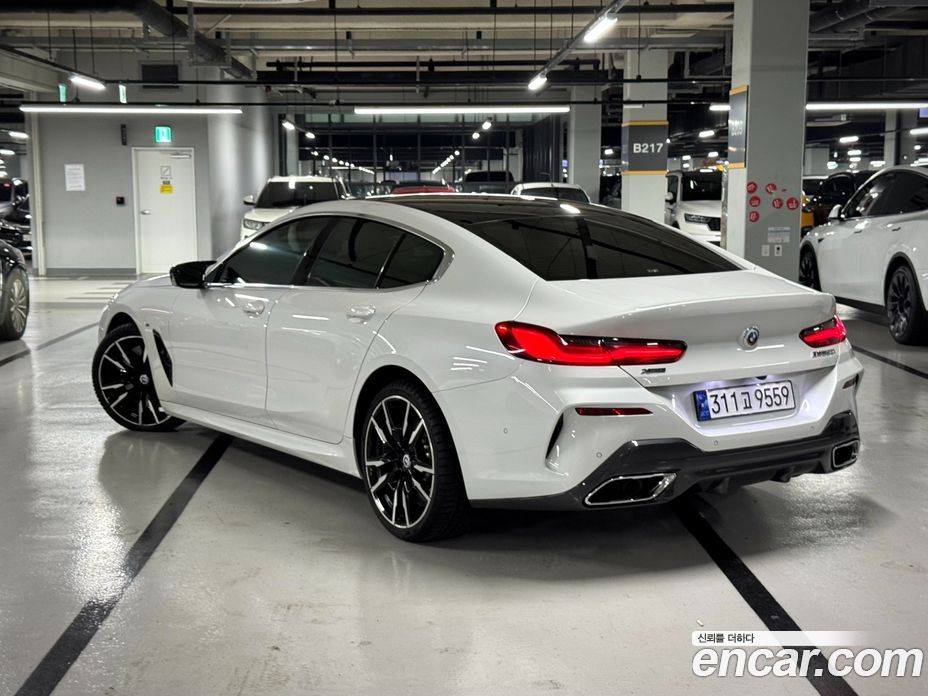 BMW 8-Series (G15) фото 2