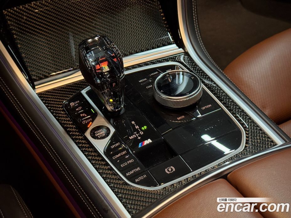 BMW 8-Series (G15) фото 9