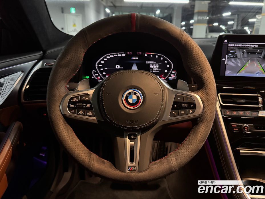 BMW 8-Series (G15) фото 11