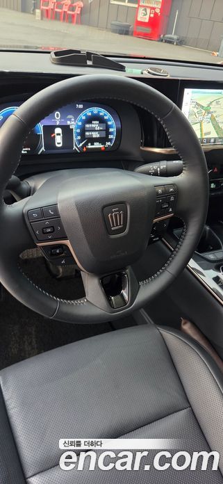 Toyota Crown Crossover фото 5