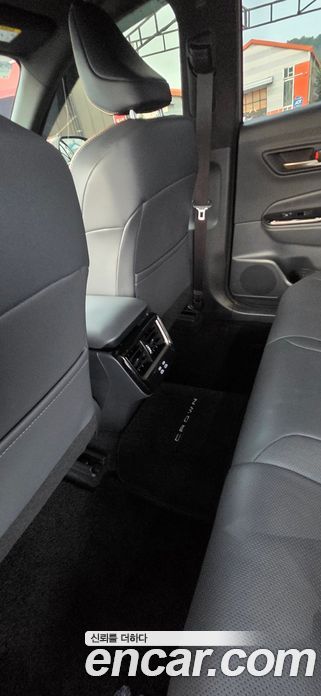Toyota Crown Crossover фото 9
