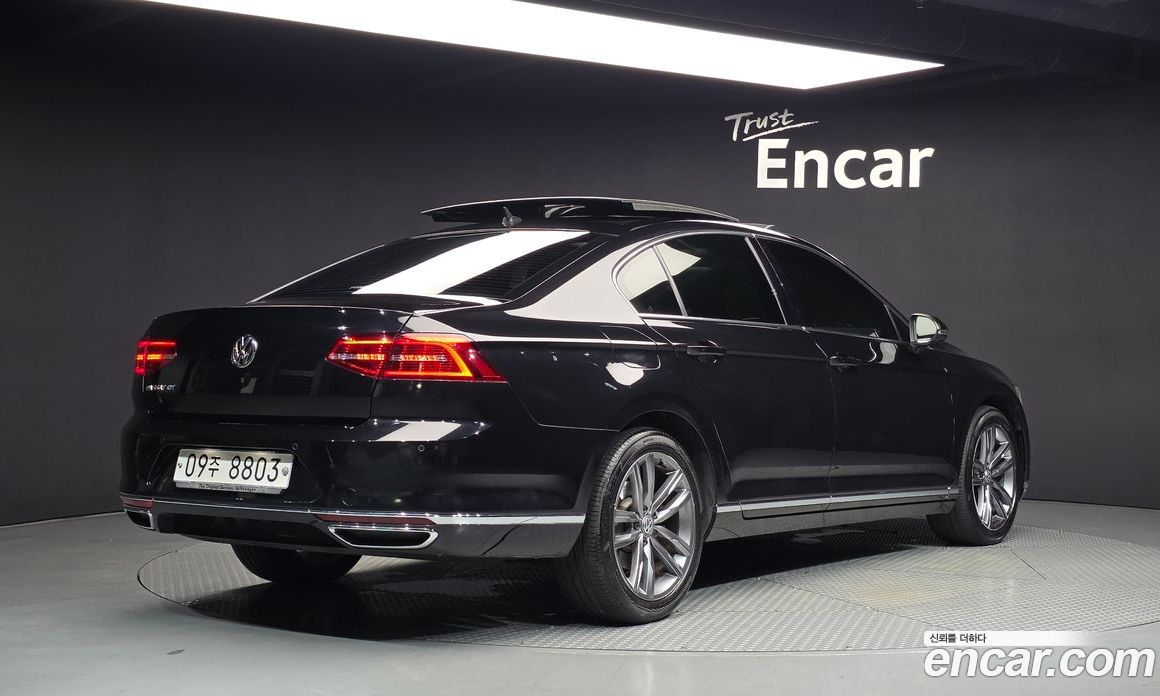 Volkswagen Passat GT (B8) фото 2