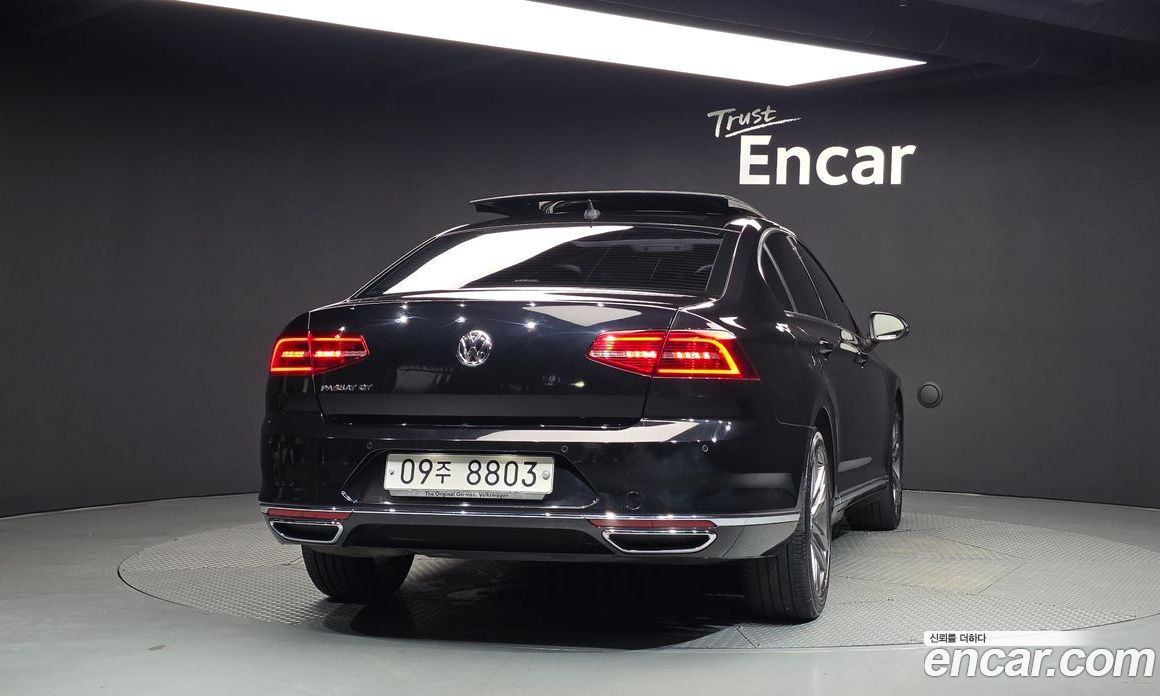 Volkswagen Passat GT (B8) фото 4